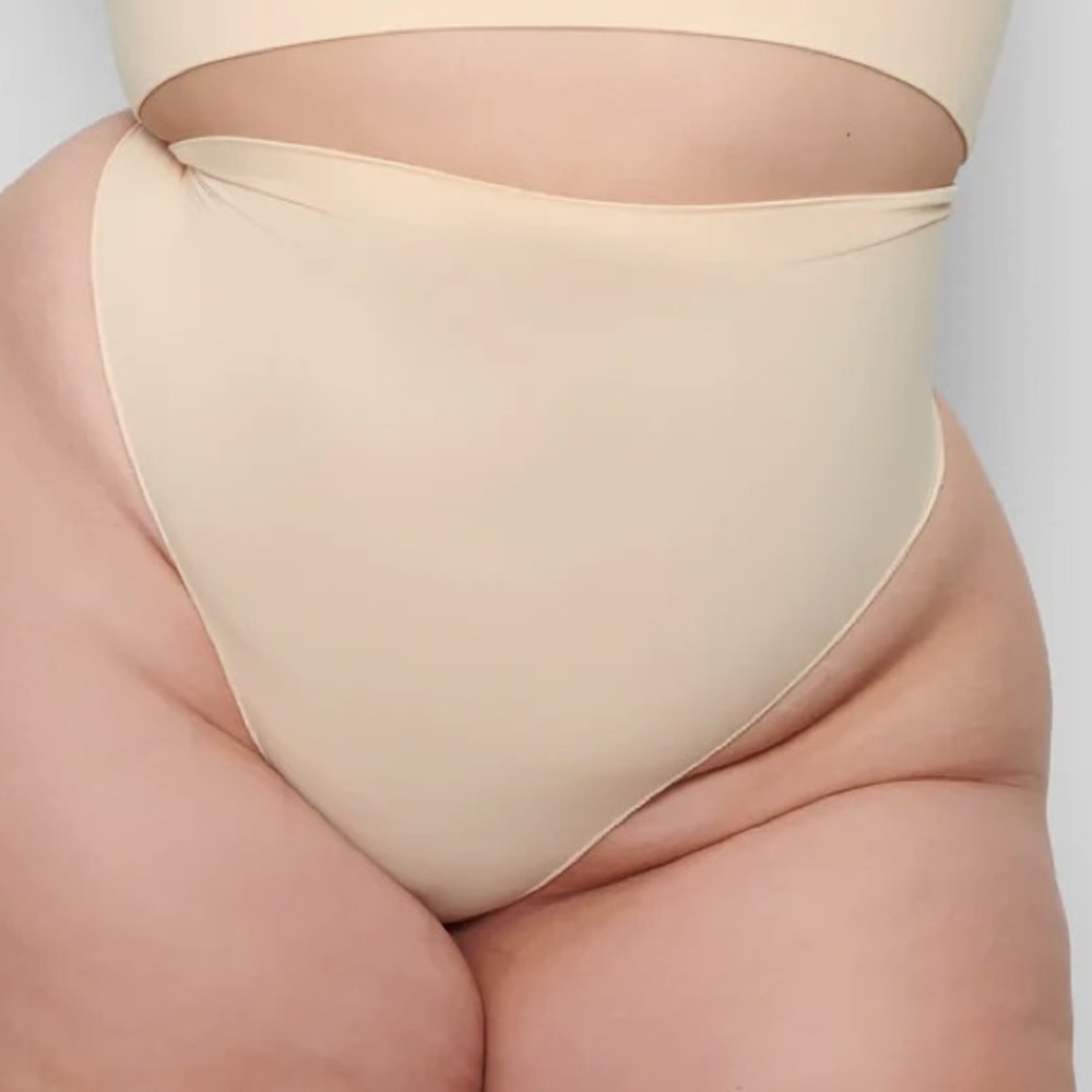 New 
Shaping Underwear
MID‎ WAIST THONG